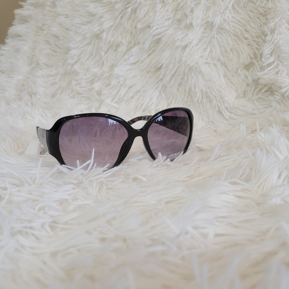 Guess Oversized Oval black sunglasses with inside leopard print